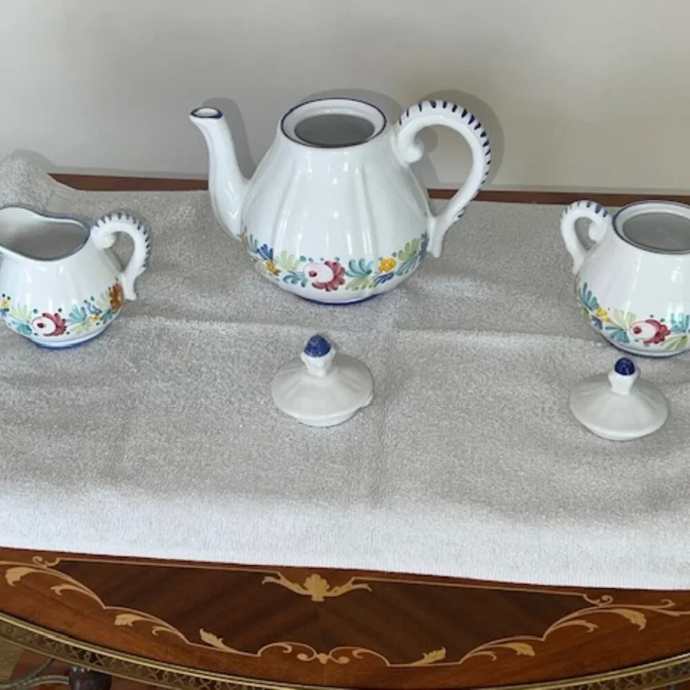 Williams-Sonoma Teapot, Sugar and Creamer set